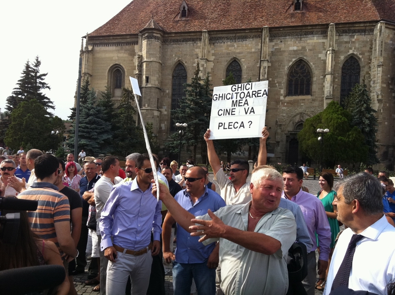 Uioreanu le face campanie candida?ilor USL pe BANI PUBLICI în colegiul SO?IEI sale