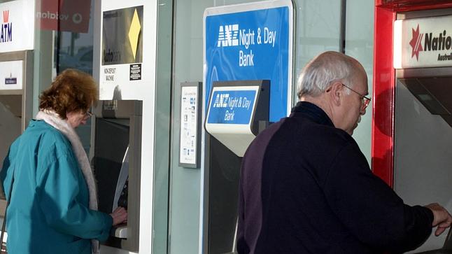 Un român a furat peste trei milioane de lire sterline