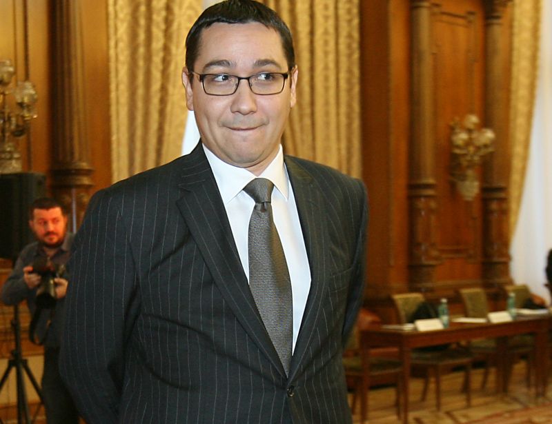 Victor Ponta, întrebat cum va fi sfâr?itul campaniei: "Cu dosare!"