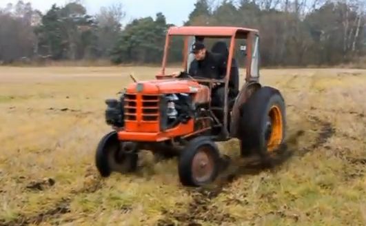 VIRALUL ZILEI. Cel mai RAPID TRACTOR din lume. Are o VITEZĂ ULUITOARE