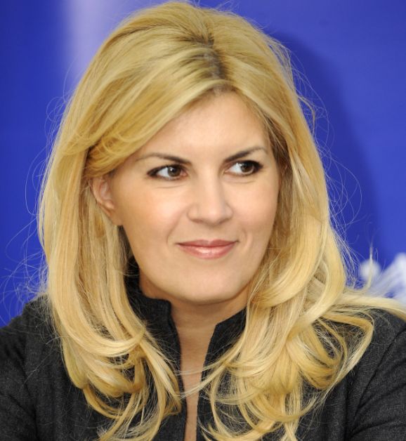ALEGERI PARLAMENTARE 2012. Elena Udrea a votat în Roman