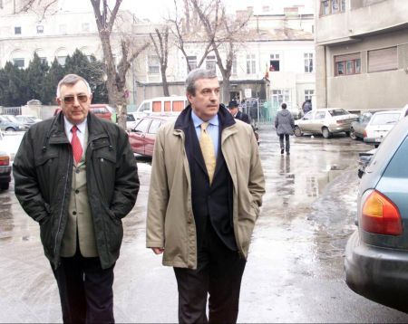 ALEGERI PARLAMENTARE 2012. Grupul anti-Antonescu din PNL a votat la Liceul Sadoveanu din Bucure?ti