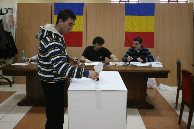 ALEGERI PARLAMENTARE 2012. Românii pot vota doar unde au domiciliul