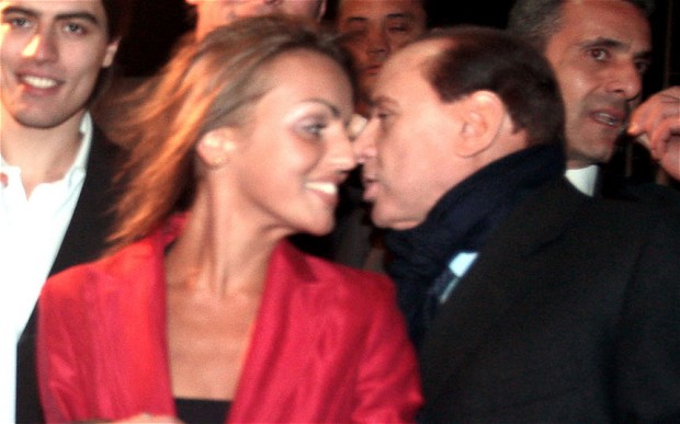 Berlusconi love?te din nou! S-a logodit cu o tân?r? de 27 de ani