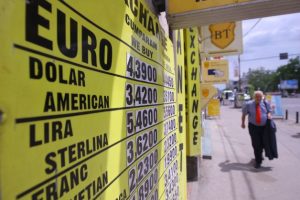 Obligați să schimbăm leii în euro. Anunț făcut de Banca Națională