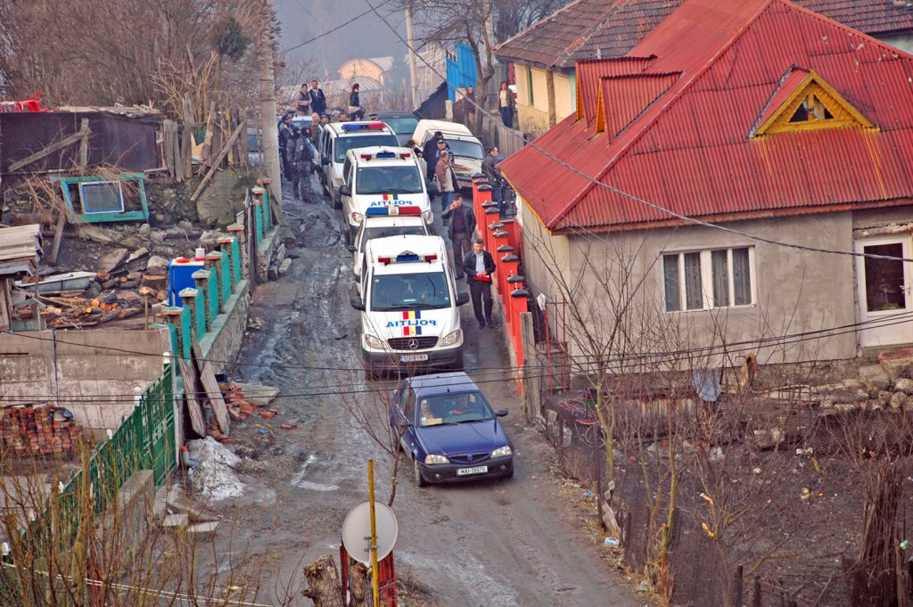 CRACIUN NEFERICIT. 15 infractori primesc cadouri în celul?. Un URM?RIT INTERNA?IONAL pleac? în Austria