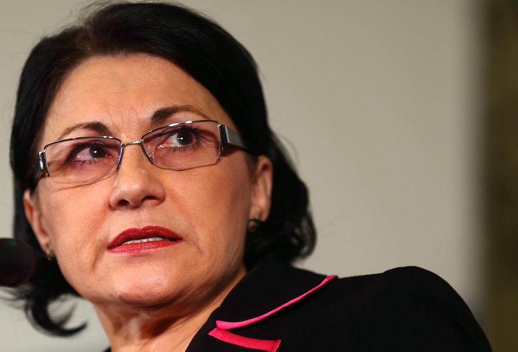 Cum îngroap? Ecaterina Andronescu reforma în educa?ie. Ordonan?a prin care dispar incompatibilit??ile rector-parlamentar, iar pensionarii pot fi rectori ?i directori