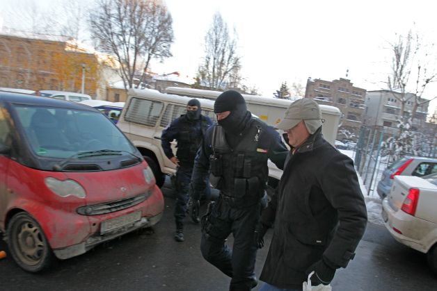 DOSARUL BANCHERILOR Cum a fugit Vasile Cre?tin: a sc?pat printr-un tunel sau a  fost avertizat de rude?