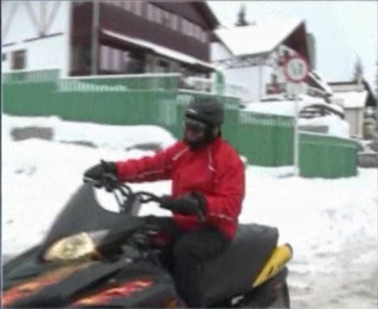 ?eful statului, la plimbare cu snowmobilul