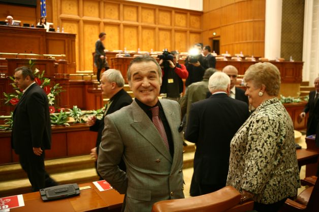 Gigi Becali, c?tre un coleg:"Ooo, bun? ziua, domnule! Cum te cheam? pe dumneata?"