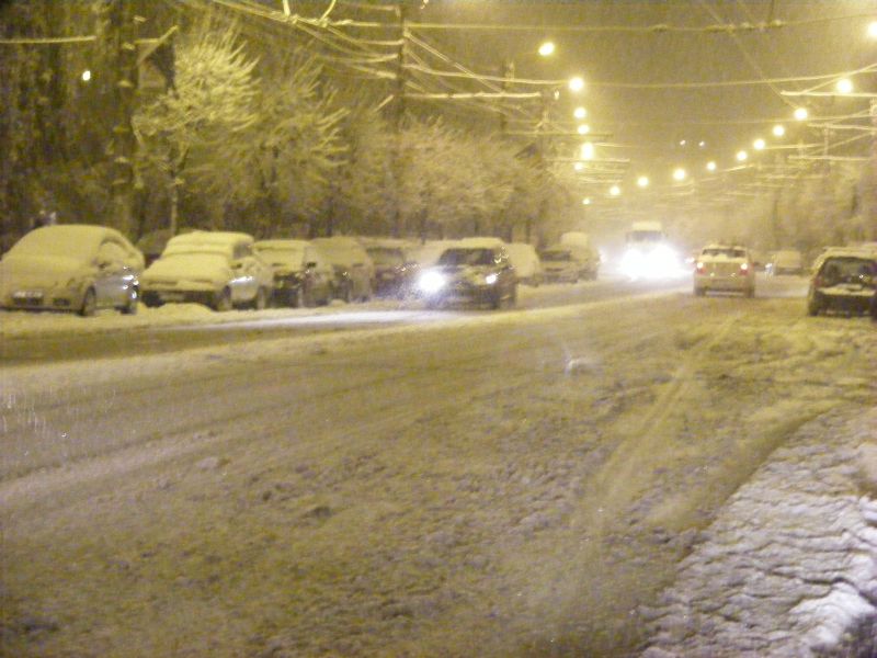 JURNAL DE PE FRONTUL ALEGERILOR. Viscolul blocheaz? drumuri din Vestul ??rii