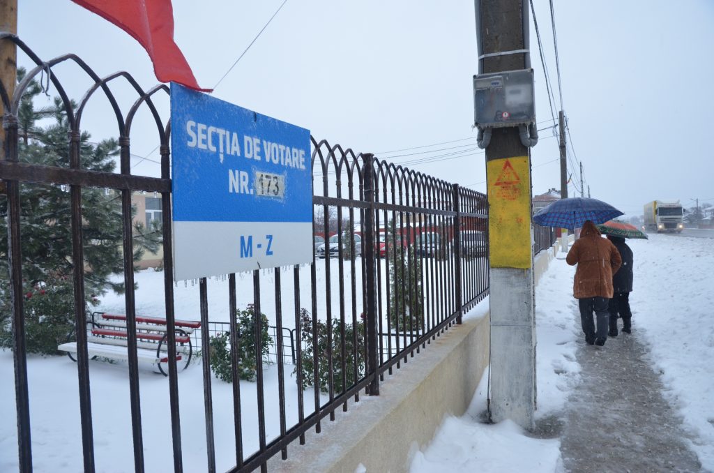 JURNAL DE PE FRONTUL ALEGERILOR. VRANCEA. Z?pada a acoperit jude?ul ”baronului OPRI?AN”. Prefectul d? vina pe meteorologi, c? nu au fost ”exac?i” (FOTO)