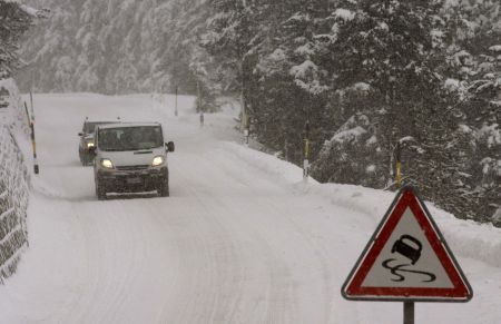 JURNALUL ALEGERILOR. Vremea, la ora 9.00, în Ardeal, cea mai AFECTAT? ZON? DE NINSORI. Ninge puternic la Cluj