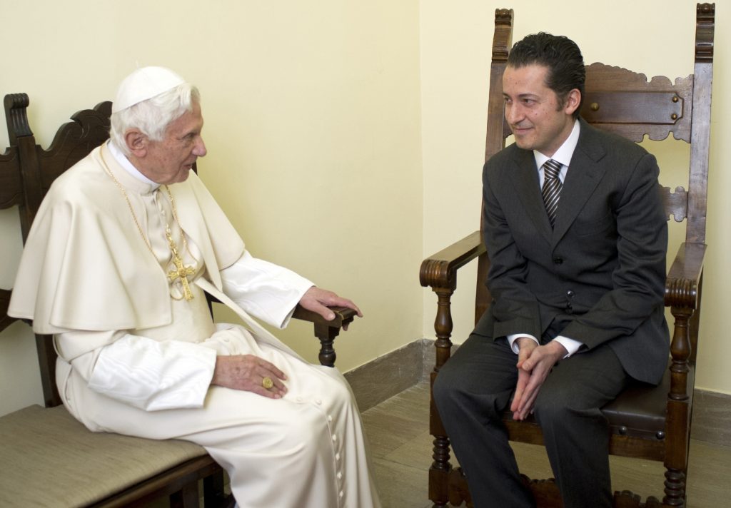 Papa Benedict al XVI-lea l-a gra?iat pe fostul s?u majordom, condamnat la închisoare