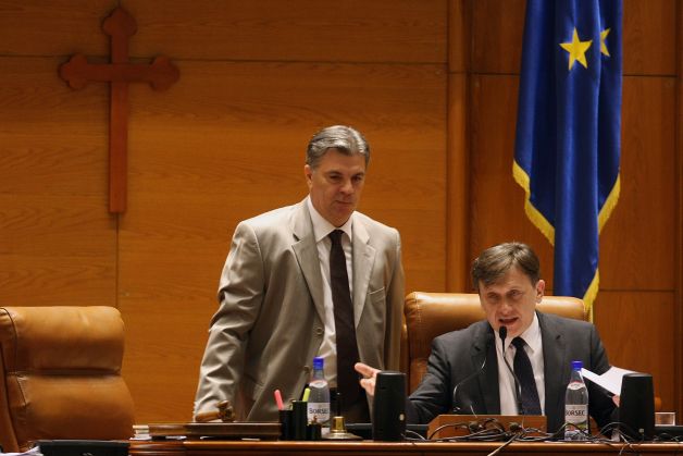 Vedetele Parlamentului, la prima ?edin?? foto