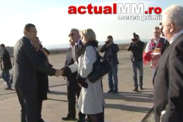 Victor Ponta merge cu elicopterul în deplas?rile din campia electoral?