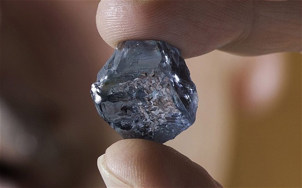 A fost găsit un diamant albastru care valorează "zeci de milioane de euro"