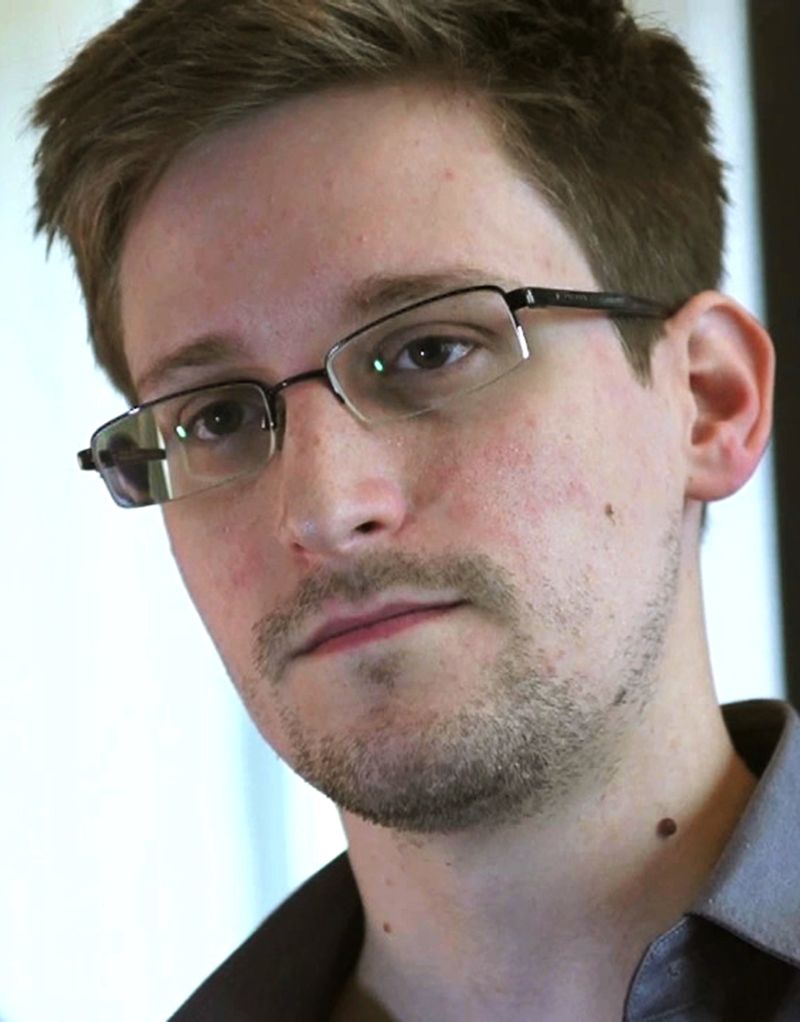 Edward Snowden crede că guvernul american vrea să-l UCIDĂ