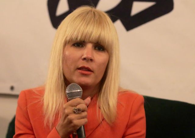 Elena Udrea, la o dezbatere organizată de GDS: "M-am îmbrăcat în portocaliu cu gândul la Alianţa D.A. şi sper ca în viitor să o refacem alături de PNL"