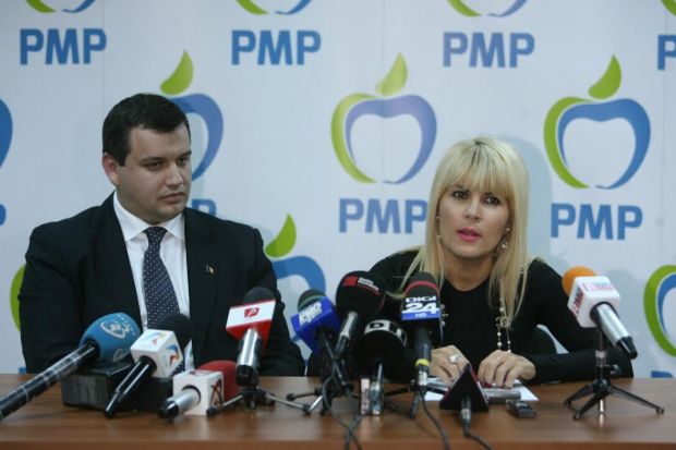 Elena Udrea și-a dat demisia din PDL și s-a înscris în PMP. "Aleg să rămân într-o echipă. PDL s-a dezis de Traian Băsescu"
