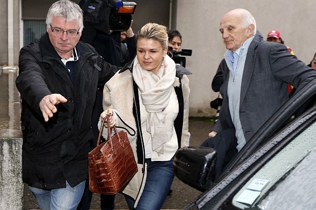 Familia lui Schumacher vrea să evacueze presa de la Grenoble