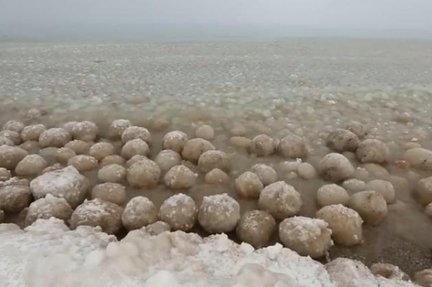 Fenomen SPECTACULOS cauzat de VORTEXUL POLAR pe lacul Michigan | VIDEO