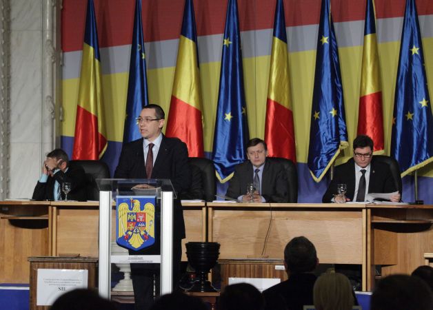 Guvernul Ponta pierde din încredere. Doi români din trei cred că România merge într-o direcţie greşită