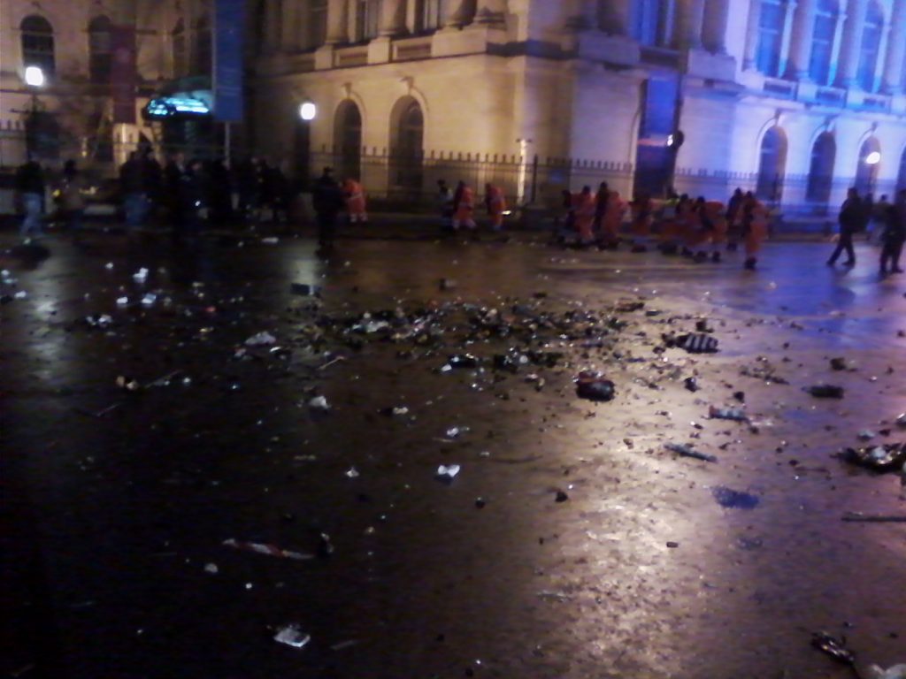 Iată ce a rămas în Piața Revoluției după Revelionul în stradă!