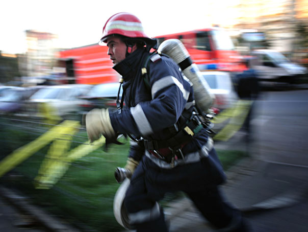 INCENDIU ÎN CAPITALĂ. O casă din apropierea Grădinii Botanice a luat foc