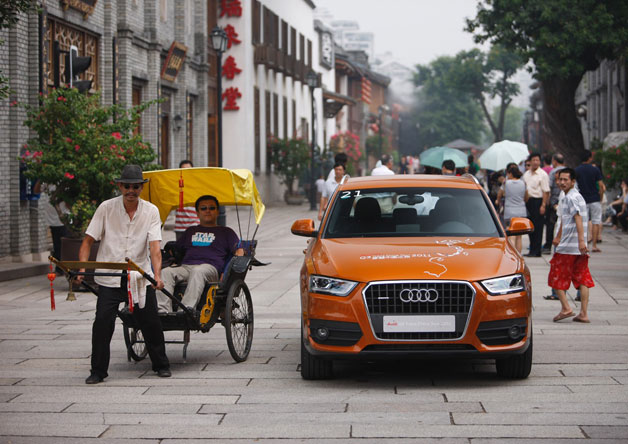 Maşini de LUX ale oficialilor CHINEZI, confiscate