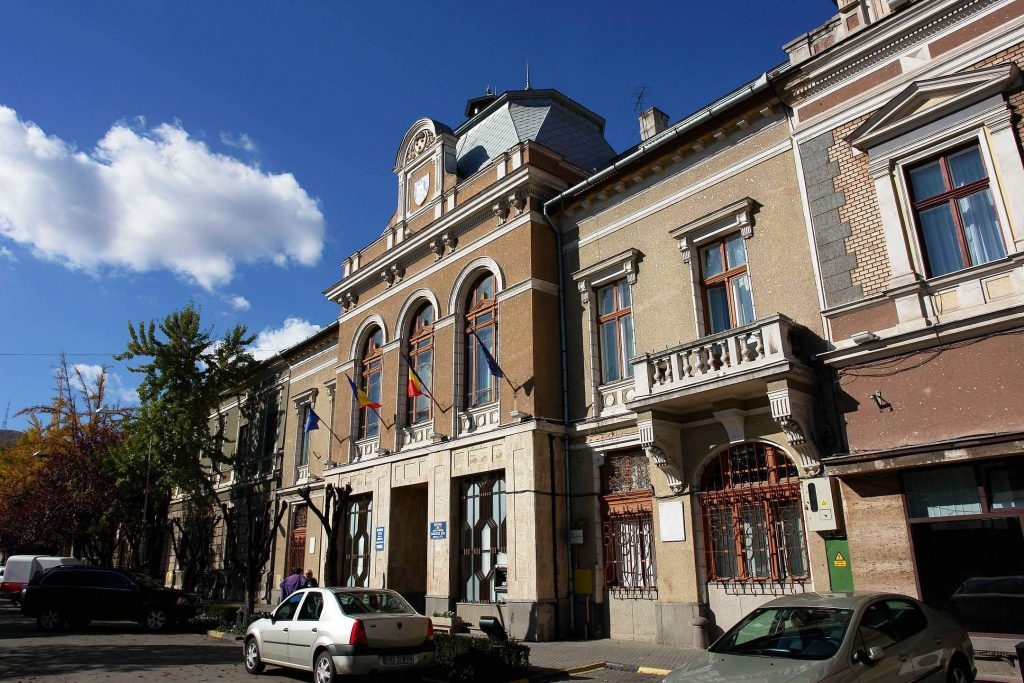 Municipalitatea din Deva bagă 400.000 de euro în parcări