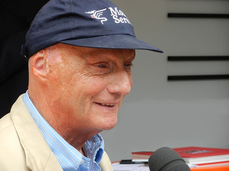 Niki Lauda: "Cineva, acolo, sus, încearcă să-l ajute pe Michael Schumacher"