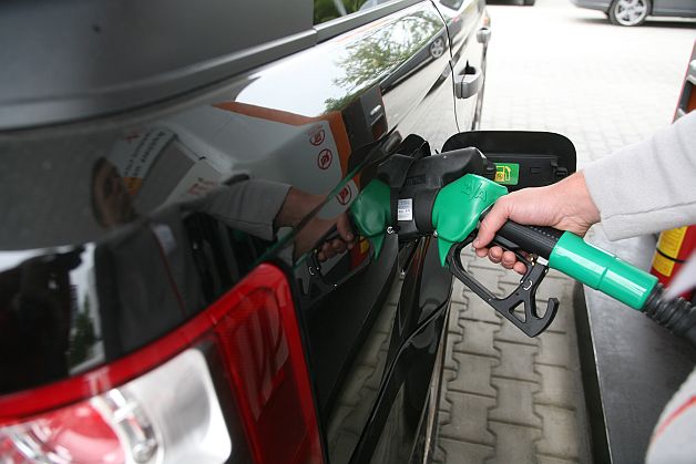 Ponta NU a avut dreptate: benzina se scumpeşte!