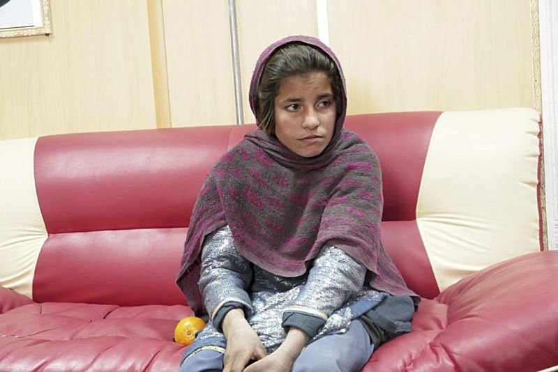 Povestea TERIFIANTĂ a fetiței afgane de nouă ani pe care familia a obligat-o să devină ATACATOR SINUCIGAȘ