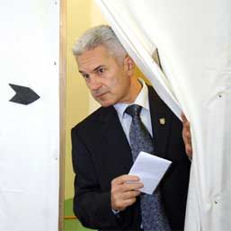 Procurorii bulgari cer ridicarea imunității parlamentare a ultranaționalistului Volen Siderov după ce a amenințat un diplomat francez