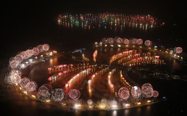 REVELION 2014. Dubai a câştigat competiţia artificiilor. Cele mai SPECTACULOASE imagini din lume | VIDEO și GALERIE FOTO