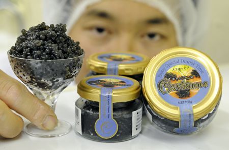 Românii ar consuma caviar, dar habar n-au că icrele negre provin de la peşti morţi