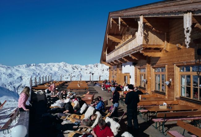Se deschide "sezonul de primăvară" la schi sau cum atrag austriecii schiorii și în luna mai