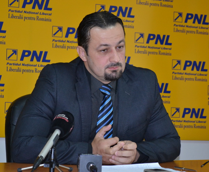 Senatorul PNL care l-a acuzat pe Ponta de TENDINŢE DICTATORIALE: Miniştrii liberali ar vrea să mi se ÎNCHIDĂ GURA