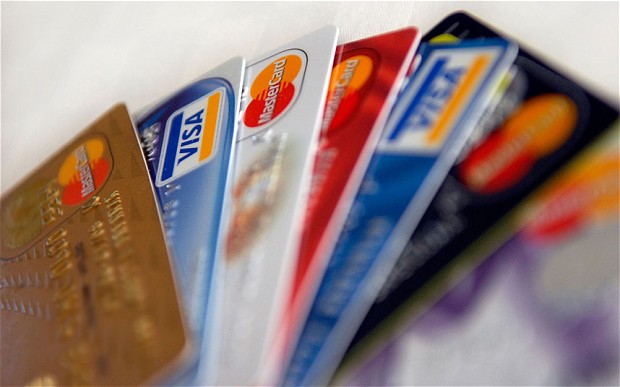 Topul 5 cele mai bune carduri de credit. Marile bănci învinse de o concurentă din Grecia