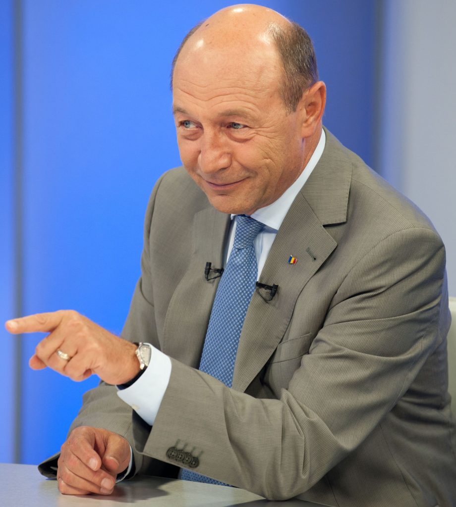 Traian Băsescu către Parlament: Cetățenii statelor UE să poată cumpăra teren agricol în România cu aceleași restricții care există în statul lor de origine