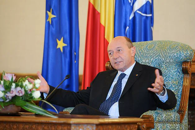 Traian Băsescu critică modul în care autoritățile au gestionat deszăpezirea: "Armata română trebuie să suplinească lipsa de capacitate a autorităților"