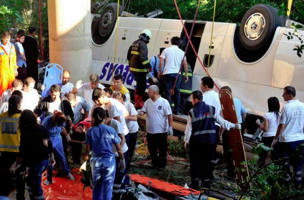 Un autobuz s-a RĂSTURNAT în Turcia: 20 de morți și peste 25 de răniți