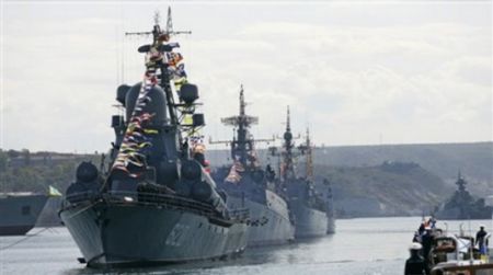 Un distrugător britanic a escortat mai multe nave de război ruse în largul Scoţiei |VIDEO