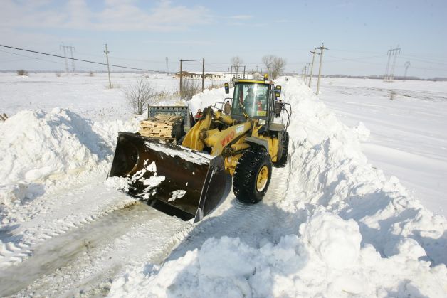 UPDATE. Mai multe drumuri au fost închise din cauza viscolului și a ninsorilor. Vezi ce rute trebuie ocolite