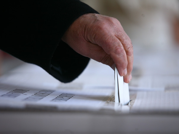 Alegeri europarlamentare: Guvernul a modificat operaţionalizarea Registrului electoral