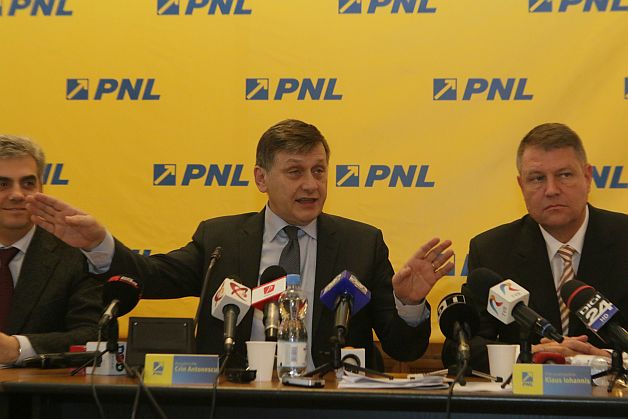 Antonescu: Ponta a optat pentru COMBINAŢII cu Daniel Constantin, cu Dan Voiculescu, dar nu cu PNL. Delegația Permanentă, convocată pentru mâine, la ora 19.00