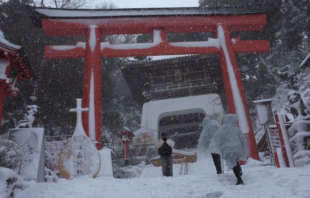 Cea mai puternică furtună de zăpadă din ultima jumătate de veac a dus la moartea a cinci persoane în Japonia. GALERIE FOTO