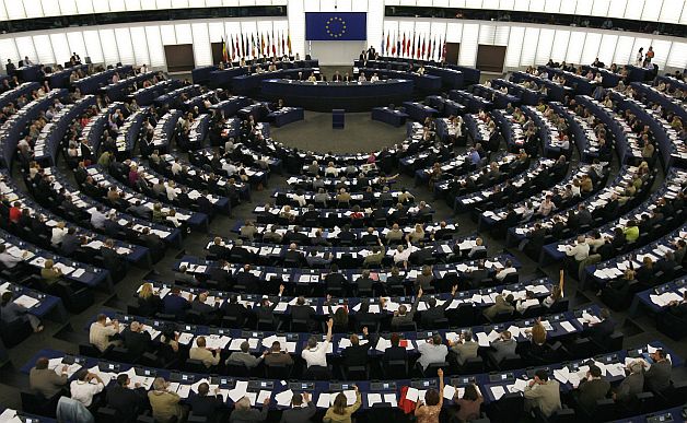 Conducerea PPE cere Comisiei Europene să monitorizeze acțiunile Guvernului și Parlamentului României