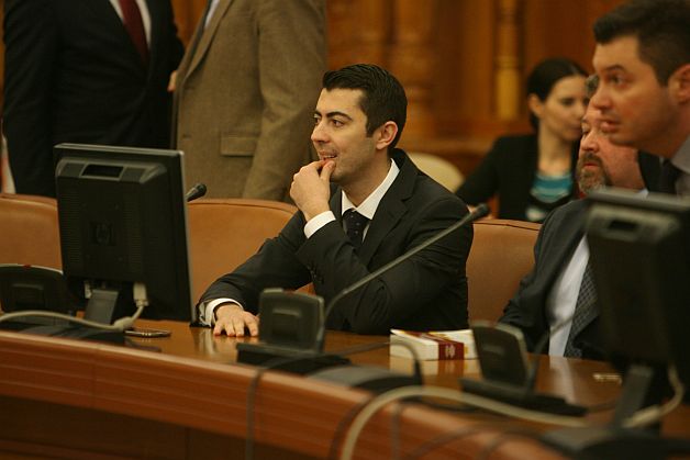 DNA impune control judiciar în cazul deputatului PSD Vlad Cosma. Parlamentarul nu are voie să se apropie de tatăl său!